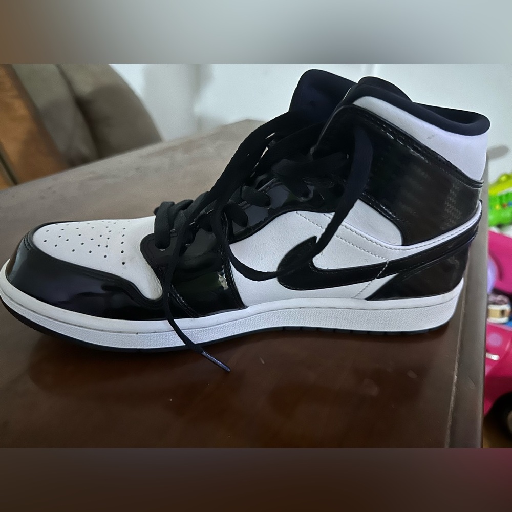 Shows Nike